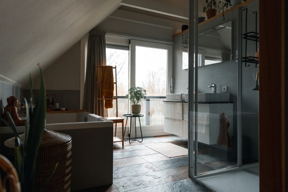 70s interieur met Friese trots | Fotografie: Marjon Lukje