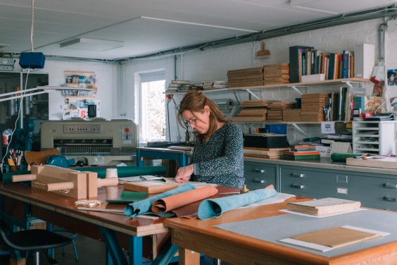 Boekbinder - Foto: Sheena Schouwink