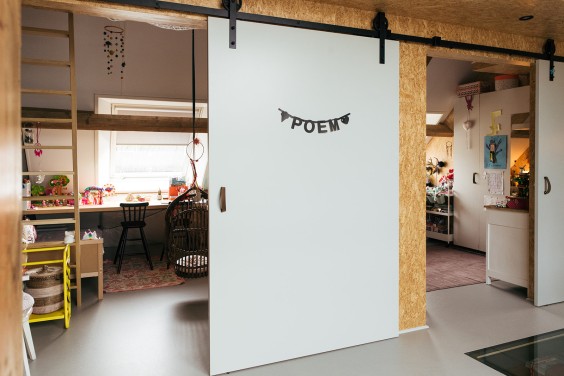 Houten kinderkamer | Fotografie: Marjon Lukje