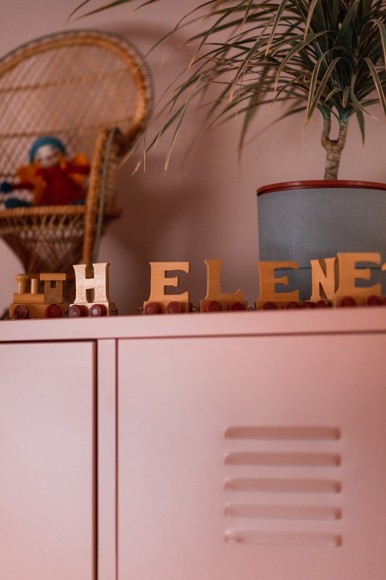 Roze meidenkamer | Fotografie: Marjon Lukje