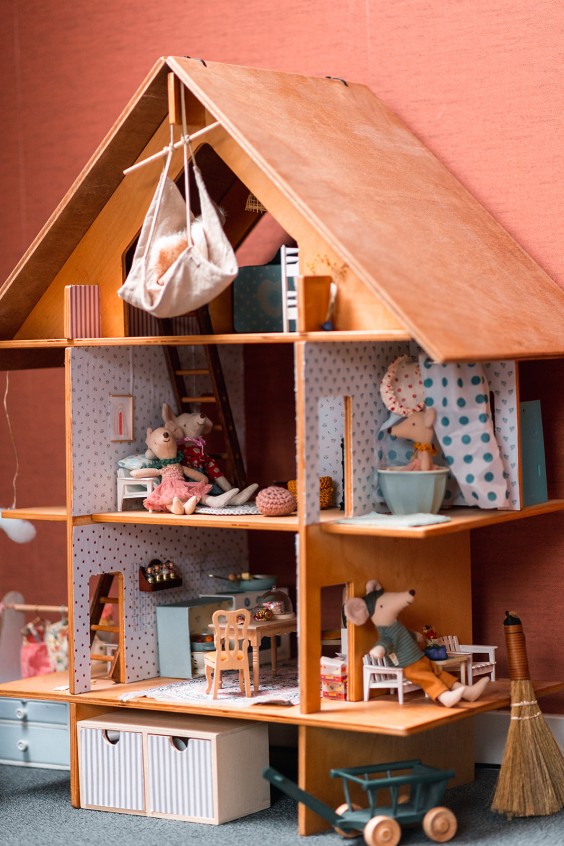 Roze meidenkamer | Fotografie: Marjon Lukje