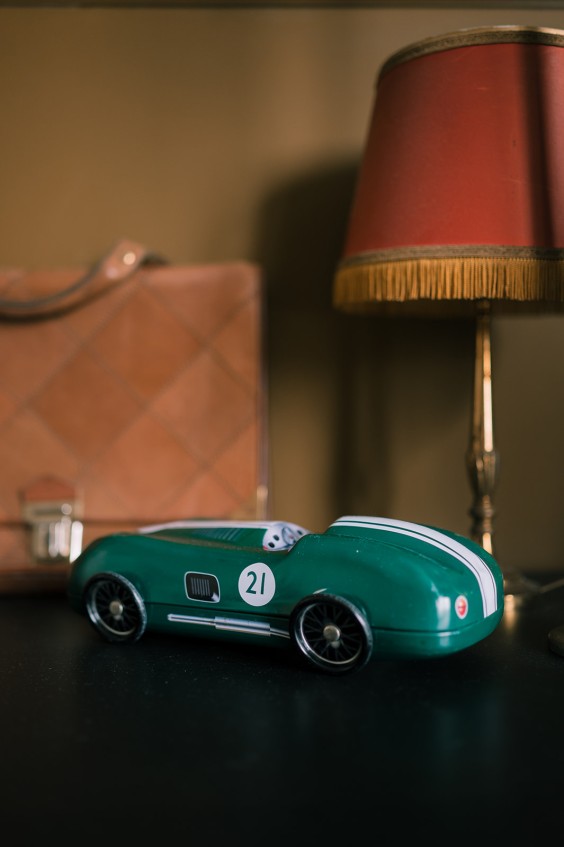 Neutrale stoere jongenskamer | Fotografie: Sheena Schouwink