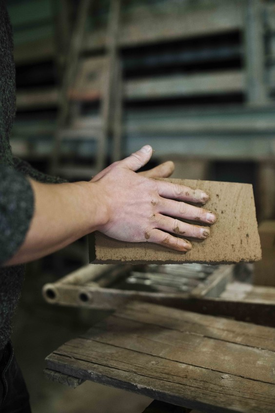 Ambachtelijke steenbakker in Heteren | Fotografie: Liesbeth Disbergen