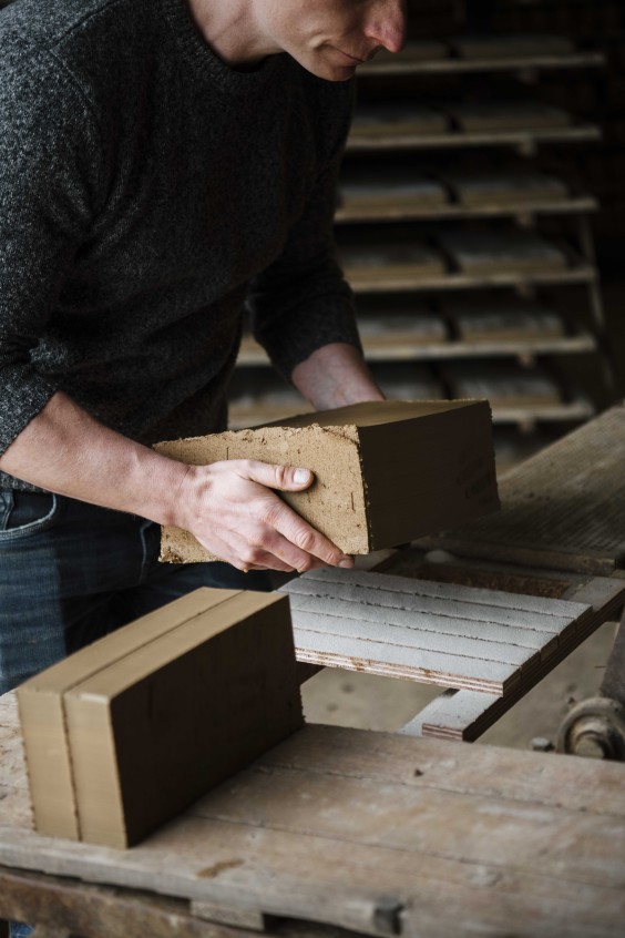 Ambachtelijke steenbakker in Heteren | Fotografie: Liesbeth Disbergen
