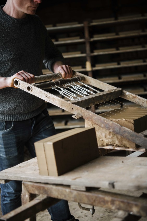 Ambachtelijke steenbakker in Heteren | Fotografie: Liesbeth Disbergen