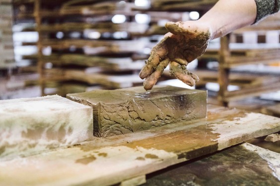 Ambachtelijke steenbakker in Heteren | Fotografie: Liesbeth Disbergen