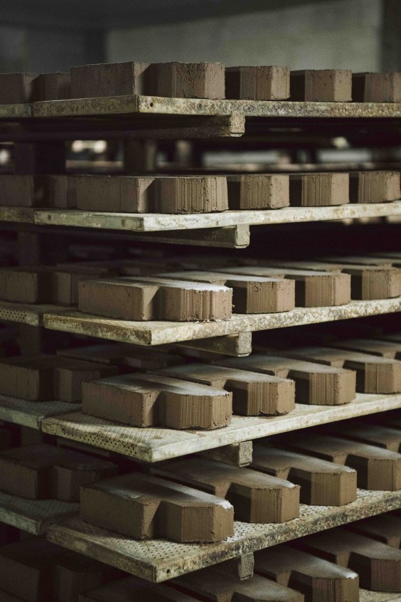 Ambachtelijke steenbakker in Heteren | Fotografie: Liesbeth Disbergen