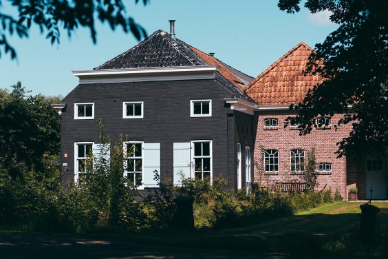 Kleurrijke boerderij Siddeburen | Fotografie: Marjon Lukje
