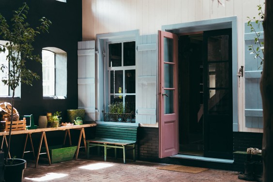 Kleurrijke boerderij Siddeburen | Fotografie: Marjon Lukje