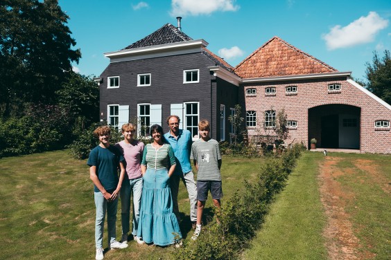 Kleurrijke boerderij Siddeburen | Fotografie: Marjon Lukje