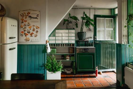 Een Pippi Langkous-achtige huis vol kleur en oude elementen | Fotografie: Roos Eijmers 