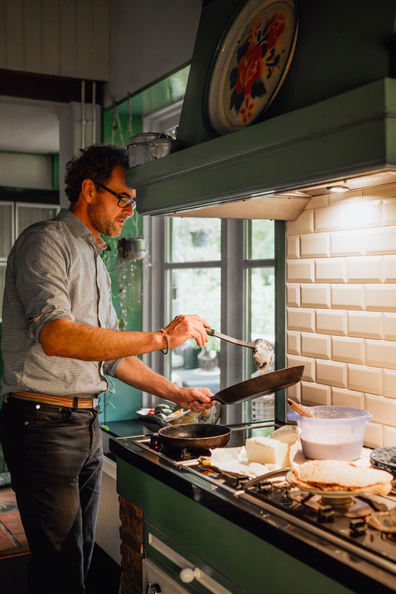 Een Pippi Langkous-achtige huis vol kleur en oude elementen | Fotografie: Roos Eijmers 