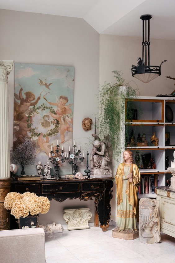 Huis vol antieke verzamelingen | Fotografie: Marjon Lukje