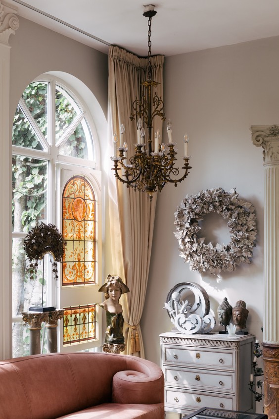 Huis vol antieke verzamelingen | Fotografie: Marjon Lukje