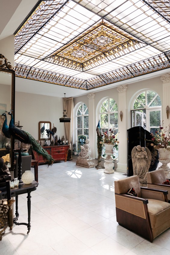 Huis vol antieke verzamelingen | Fotografie: Marjon Lukje