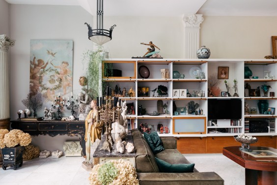 Huis vol antieke verzamelingen | Fotografie: Marjon Lukje