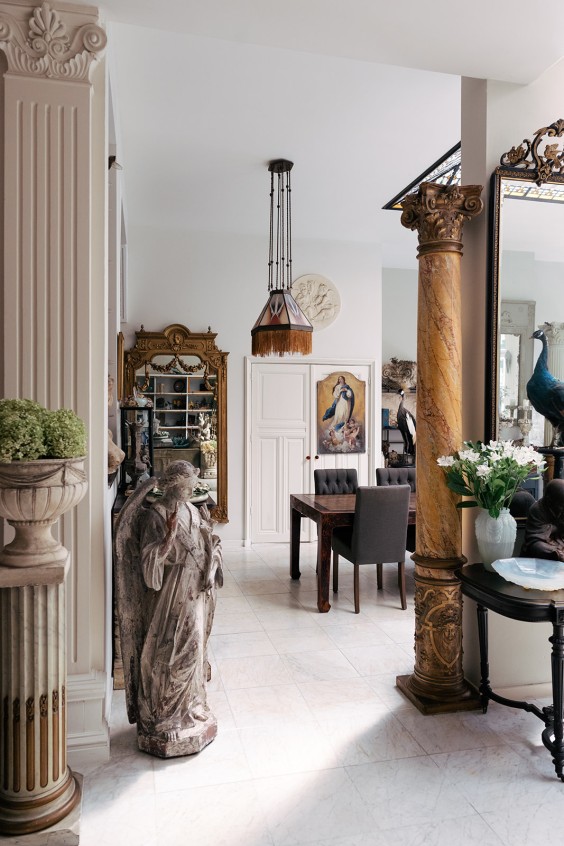 Huis vol antieke verzamelingen | Fotografie: Marjon Lukje