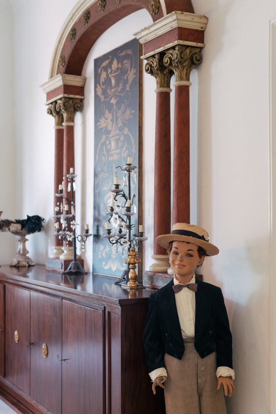 Huis vol antieke verzamelingen | Fotografie: Marjon Lukje