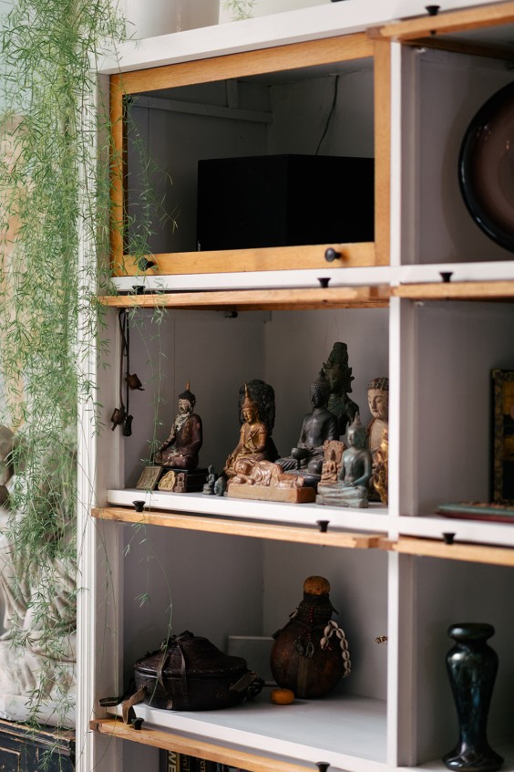 Huis vol antieke verzamelingen | Fotografie: Marjon Lukje