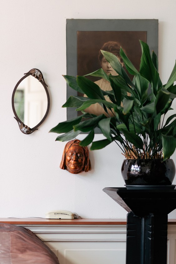 Huis vol antieke verzamelingen | Fotografie: Marjon Lukje