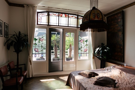 Huis vol antieke verzamelingen | Fotografie: Marjon Lukje