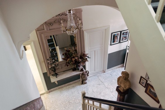 Huis vol antieke verzamelingen | Fotografie: Marjon Lukje