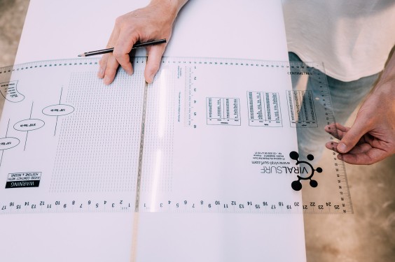 Jeroen maakt surfboards | Fotografie: Sheena Schouwink