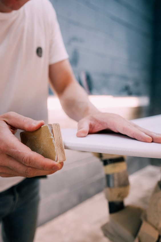 Jeroen maakt surfboards | Fotografie: Sheena Schouwink