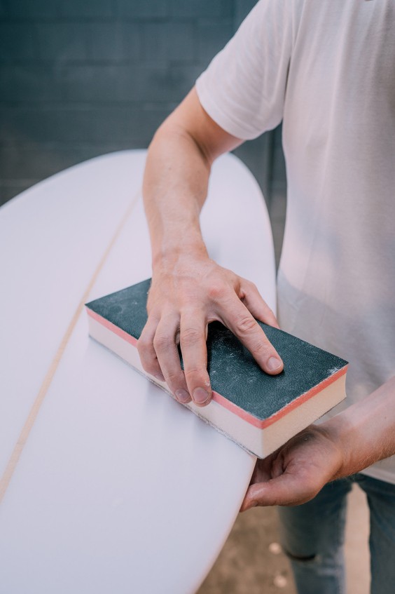 Jeroen maakt surfboards | Fotografie: Sheena Schouwink