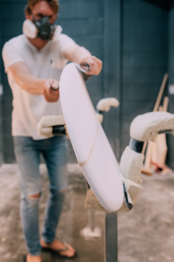 Jeroen maakt surfboards | Fotografie: Sheena Schouwink