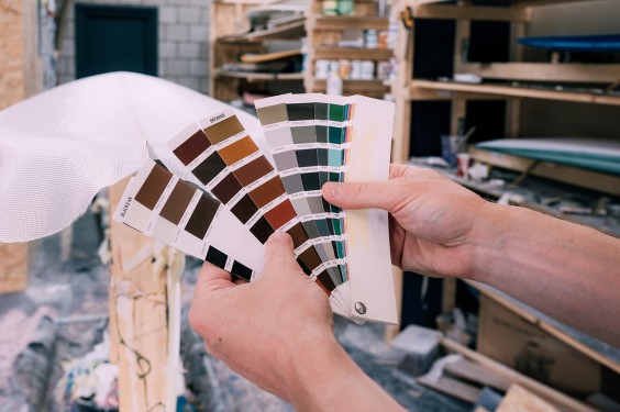 Jeroen maakt surfboards | Fotografie: Sheena Schouwink