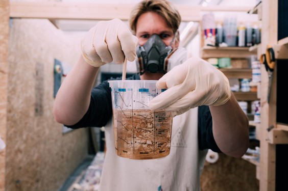 Jeroen maakt surfboards | Fotografie: Sheena Schouwink