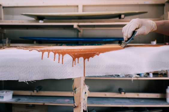 Jeroen maakt surfboards | Fotografie: Sheena Schouwink