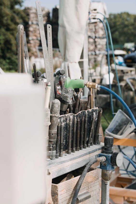 Restauratie beeldhouwers Achterveld | Fotografie: Liesbeth Disbergen