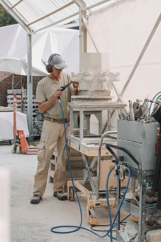 Restauratie beeldhouwers Achterveld | Fotografie: Liesbeth Disbergen