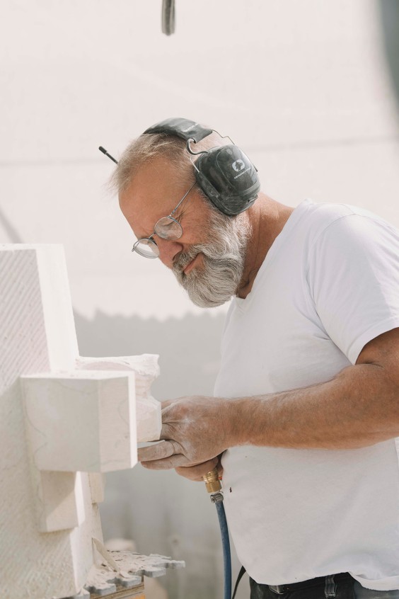 Restauratie beeldhouwers Achterveld | Fotografie: Liesbeth Disbergen