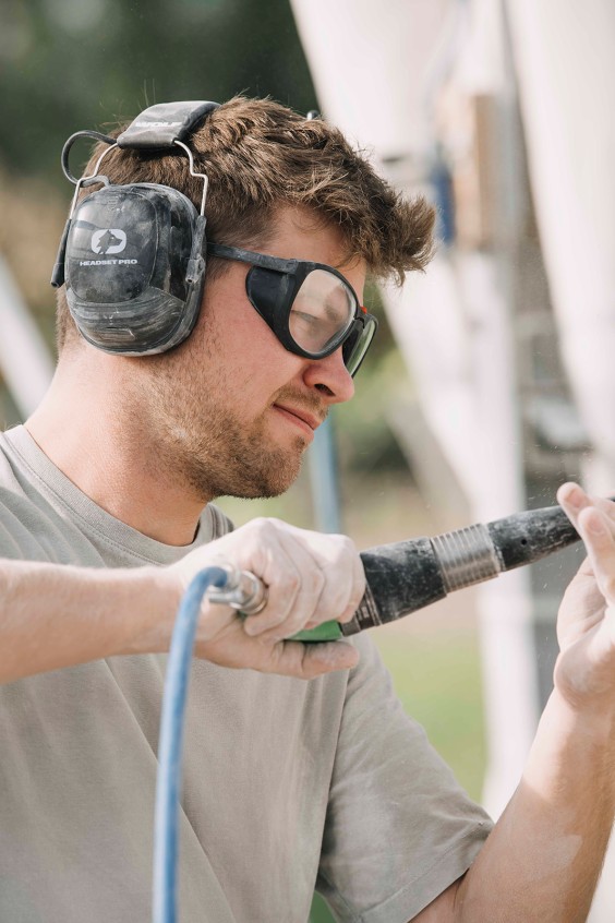 Restauratie beeldhouwers Achterveld | Fotografie: Liesbeth Disbergen