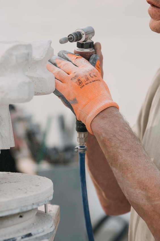 Restauratie beeldhouwers Achterveld | Fotografie: Liesbeth Disbergen