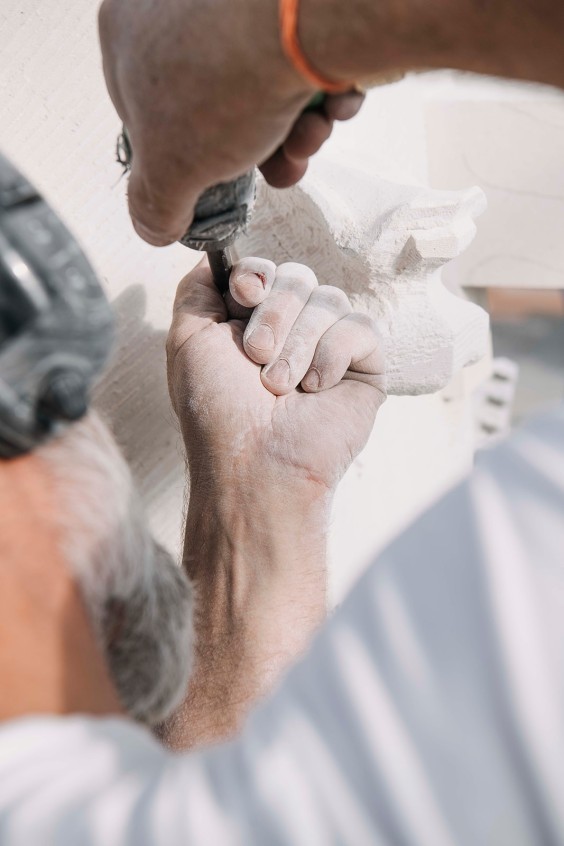 Restauratie beeldhouwers Achterveld | Fotografie: Liesbeth Disbergen