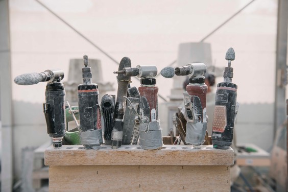 Restauratie beeldhouwers Achterveld | Fotografie: Liesbeth Disbergen