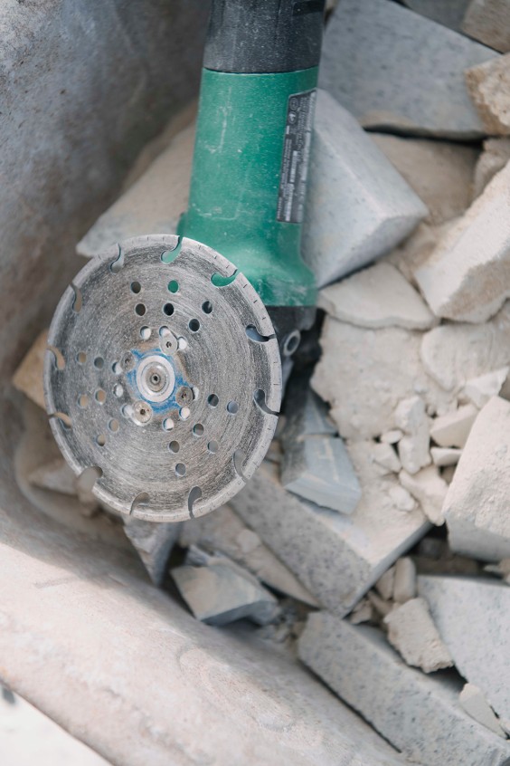 Restauratie beeldhouwers Achterveld | Fotografie: Liesbeth Disbergen