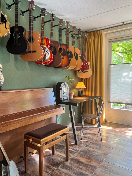 Woonkamer met muziek - Theo-Bert Pot