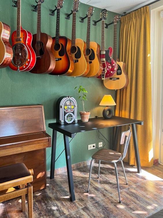Woonkamer met muziek - Theo-Bert Pot