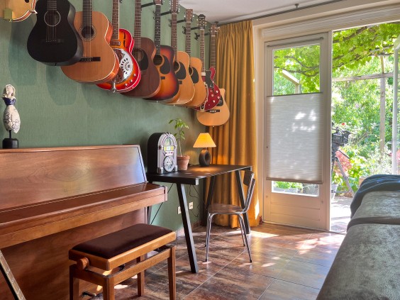 Woonkamer met muziek - Theo-Bert Pot