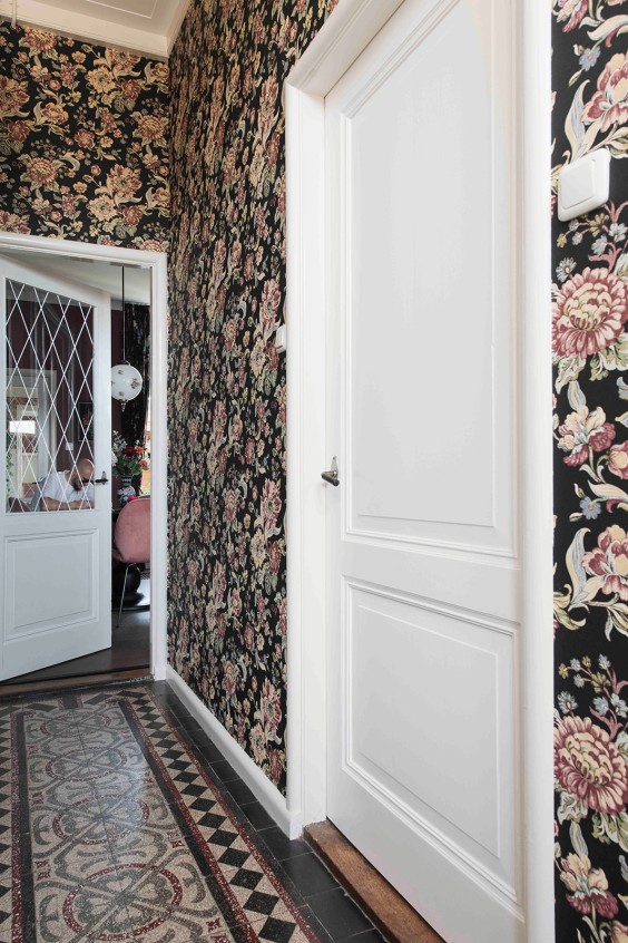 Bloemenprintjes behang in Hengelo | Fotografie: Liesbeth Disbergen