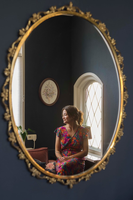 Bloemenprintjes behang in Hengelo | Fotografie: Liesbeth Disbergen