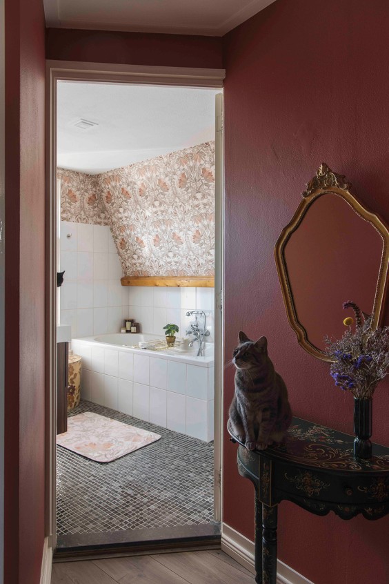 Bloemenprintjes behang in Hengelo | Fotografie: Liesbeth Disbergen