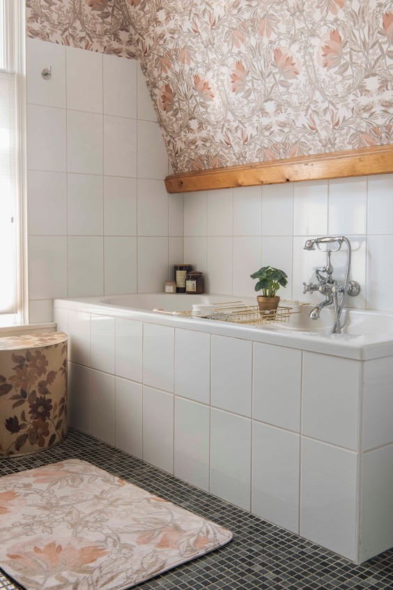 Bloemenprintjes behang in Hengelo | Fotografie: Liesbeth Disbergen