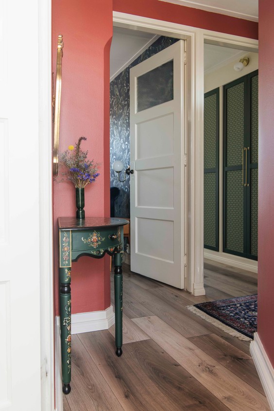 Bloemenprintjes behang in Hengelo | Fotografie: Liesbeth Disbergen