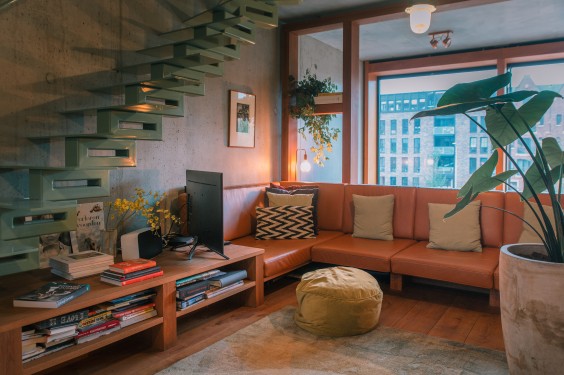 Excentrieke etagewoning Amsterdam - Foto: Sheena Schouwink